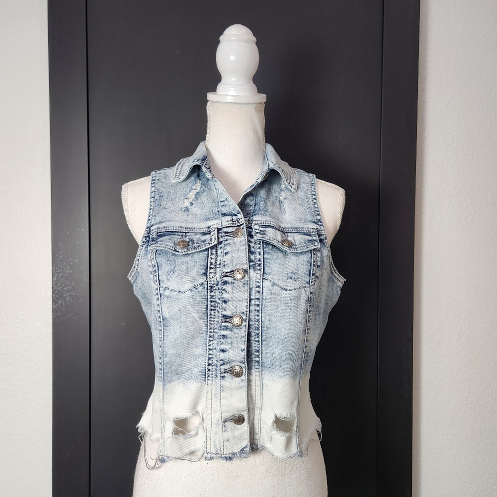 Unleash Your Inner Rebel with the Silver Jeans Distressed Two-Tone Denim Vest!